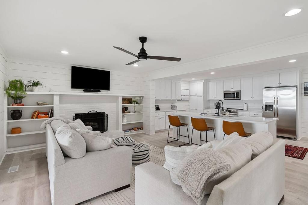 Lake Home, Dock, Fire Pit, Hot Tub, Game Room, Etc Winchester Exterior foto